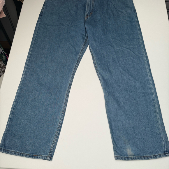 Levi's Men's 505 Regular Fit Straight Leg medium wash Blue Size (42x30) - Picture 1 of 7